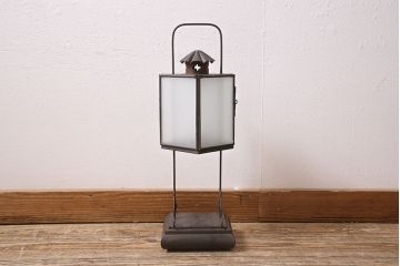 アンティーク雑貨　古民具　大正期　すりガラス入り　鉄製の行灯(行燈、照明、スタンド)(R-045659)