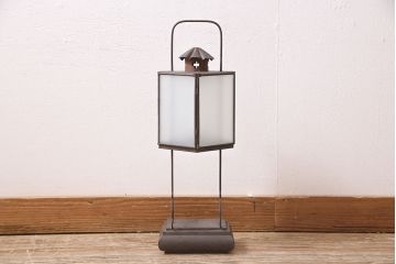 アンティーク雑貨　古民具　大正期　すりガラス入り　鉄製の行灯(行燈、照明、スタンド)(R-045661)
