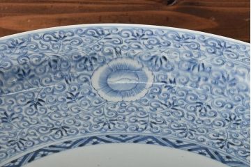 江戸期　古伊万里　大明成化年製　一尺五寸　線描き花唐草染付　大皿(47cm)(R-045662)