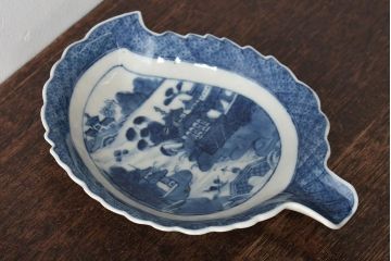 嘉慶年製 古染付 楼閣山水文葉皿(中国)(R-045672)