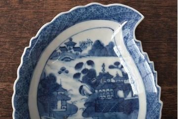 嘉慶年製 古染付 楼閣山水文葉皿(中国)(R-045672)