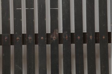 アンティーク建具　明治期　和空間や古民家スタイルにおすすめな格子帯戸2枚セット(引き戸、建具)(R-045690)