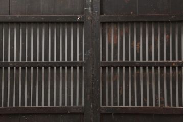アンティーク建具　明治期　和空間や古民家スタイルにおすすめな格子帯戸2枚セット(引き戸、建具)(R-045690)