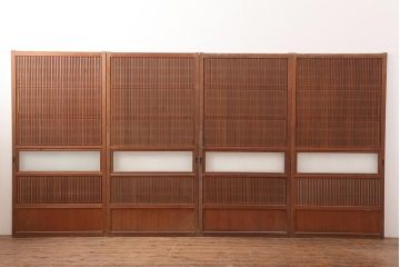 アンティーク建具　昭和中期　裏障子付き　赤みがかった色合いの帯格子戸4枚セット(障子戸、引き戸、建具)(R-045691)
