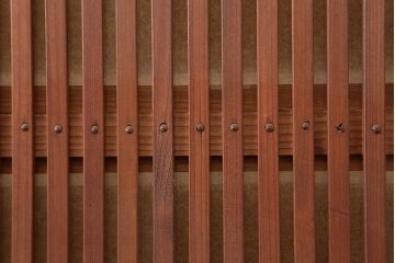 アンティーク建具　昭和中期　裏障子付き　赤みがかった色合いの帯格子戸4枚セット(障子戸、引き戸、建具)(R-045691)