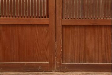 アンティーク建具　昭和中期　裏障子付き　赤みがかった色合いの帯格子戸4枚セット(障子戸、引き戸、建具)(R-045691)
