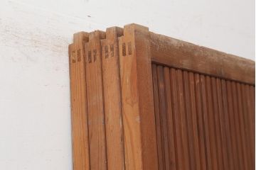 アンティーク建具　昭和中期　裏障子付き　赤みがかった色合いの帯格子戸4枚セット(障子戸、引き戸、建具)(R-045691)