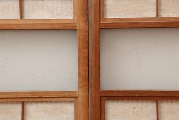 アンティーク建具　昭和中期　裏障子付き　和レトロな帯格子戸2枚セット(障子戸、引き戸、建具)(R-045692)