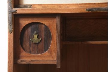 アンティーク家具　昭和中期　桑材・黒檀　網代編み　上品な和を感じさせる凝った造りの茶箪笥(飾り棚、茶棚)(R-045708)