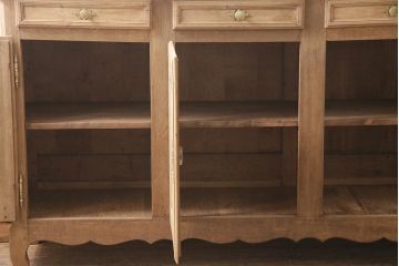 アンティーク家具　フランス　ストリップド(剥離)　オーク材　特大サイズ!存在感抜群のサイドボード(収納棚、戸棚)(R-045710)