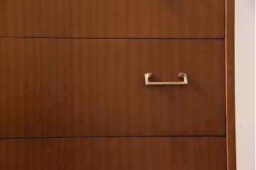 ビンテージ家具　北欧家具　G-PLAN(ジープラン)　BB(Black&Brass)シリーズ　シックモダンなチェスト(サイドチェスト、引き出し)(R-045711)