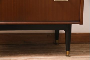 ビンテージ家具　北欧家具　G-PLAN(ジープラン)　BB(Black&Brass)シリーズ　シックモダンなチェスト(サイドチェスト、引き出し)(R-045711)