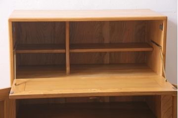 ヴィンテージ家具　イギリス家具　ERCOL(アーコール)　柔らかな雰囲気を醸し出す北欧スタイルのキャビネット(収納棚、サイドボード、戸棚、ビューロー、ビンテージ)(R-045716)
