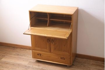 ヴィンテージ家具　イギリス家具　ERCOL(アーコール)　柔らかな雰囲気を醸し出す北欧スタイルのキャビネット(収納棚、サイドボード、戸棚、ビューロー、ビンテージ)(R-045716)