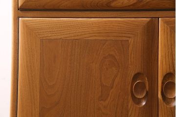ヴィンテージ家具　イギリス家具　ERCOL(アーコール)　柔らかな雰囲気を醸し出す北欧スタイルのキャビネット(収納棚、サイドボード、戸棚、ビューロー、ビンテージ)(R-045716)