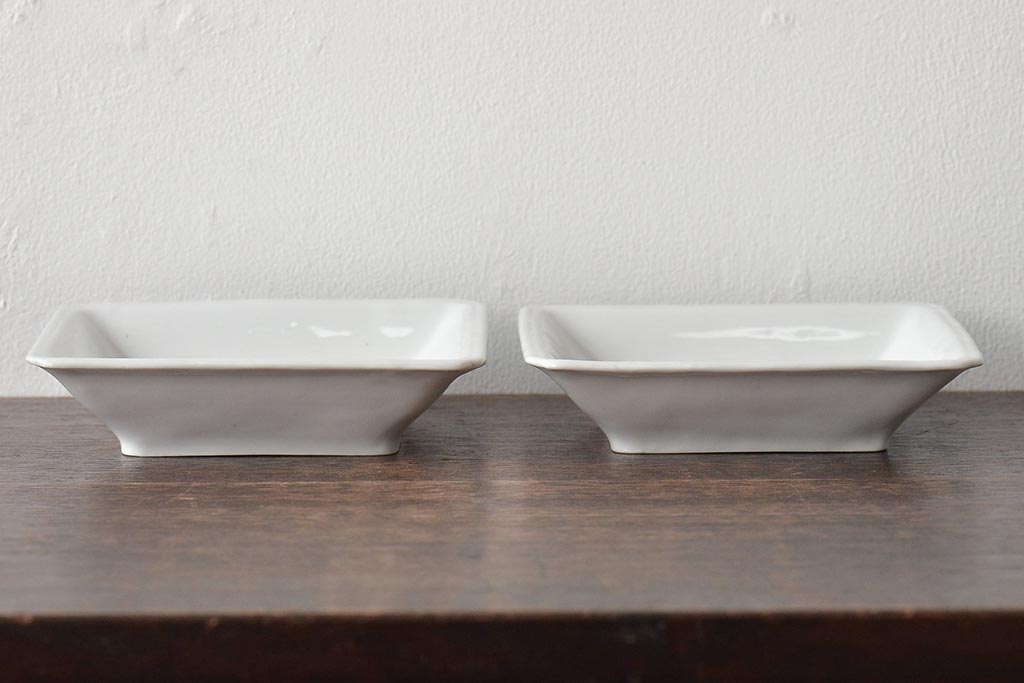 江戸期 白磁 陽刻 龍の図 角皿2枚セット(中国?、小皿、深皿、鉢)(R-045720)