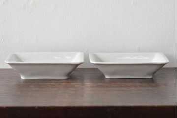 江戸期 白磁 陽刻 龍の図 角皿2枚セット(中国?、小皿、深皿、鉢)(R-045720)