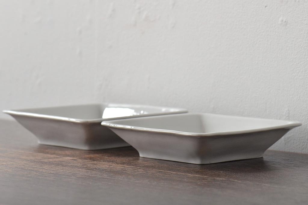 江戸期 白磁 陽刻 龍の図 角皿2枚セット(中国?、小皿、深皿、鉢)(R-045720)