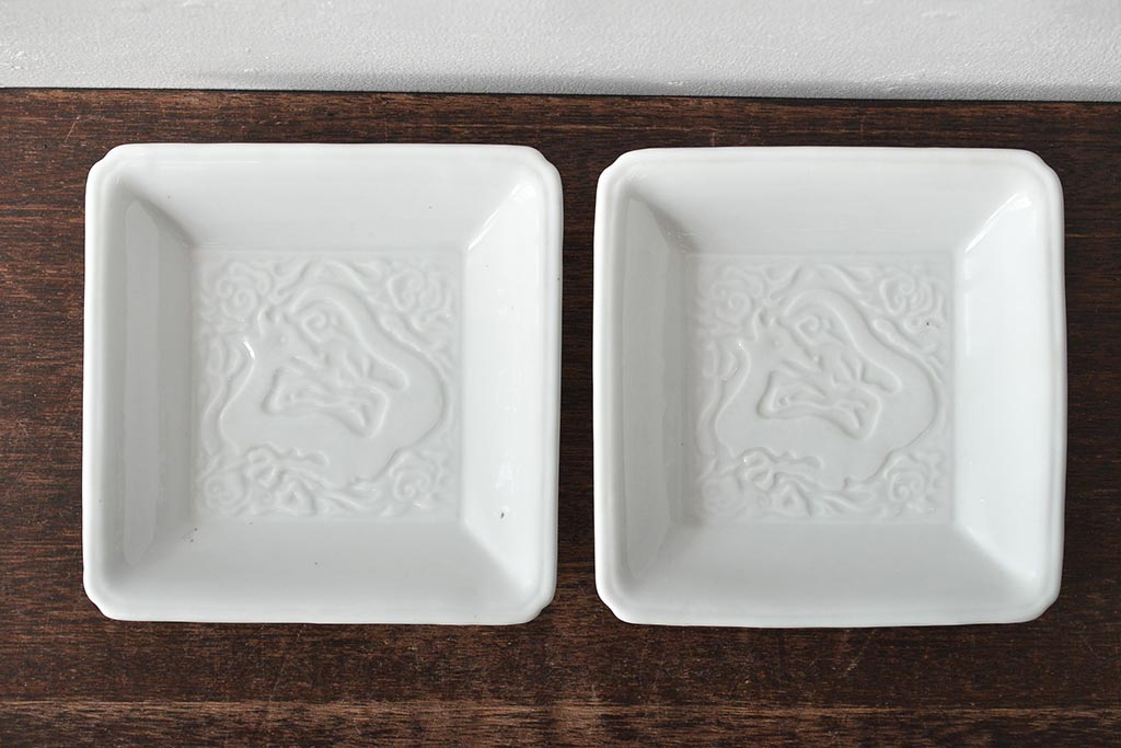江戸期 白磁 陽刻 龍の図 角皿2枚セット(中国?、小皿、深皿、鉢)(R-045720)