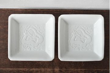 江戸期 白磁 陽刻 龍の図 角皿2枚セット(中国?、小皿、深皿、鉢)(R-045720)