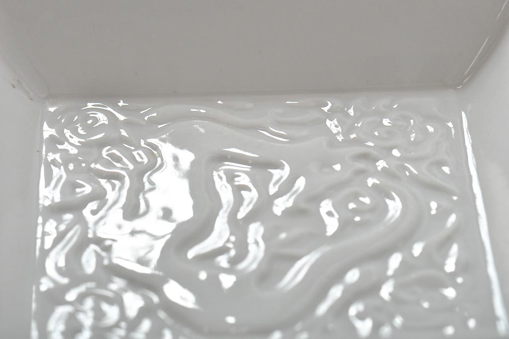 江戸期 白磁 陽刻 龍の図 角皿2枚セット(中国?、小皿、深皿、鉢)(R-045720)