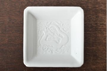 江戸期　白磁　陽刻　龍の図　角皿2枚セット(中国?、小皿、深皿、鉢)(R-045720)