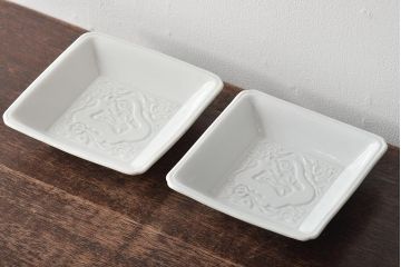 江戸期　白磁　陽刻　龍の図　角皿2枚セット(中国?、小皿、深皿、鉢)(R-045721)