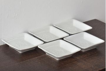 江戸期　白磁　陽刻　龍の図　角皿5枚セット(中国?、小皿、深皿、鉢)(R-045722)