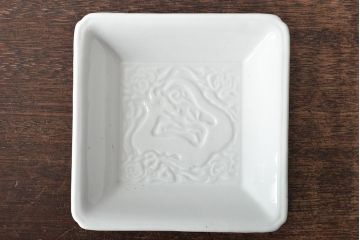 江戸期　白磁　陽刻　龍の図　角皿5枚セット(中国?、小皿、深皿、鉢)(R-045722)