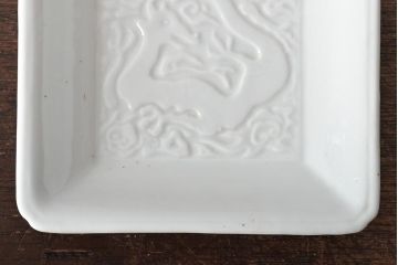 江戸期　白磁　陽刻　龍の図　角皿5枚セット(中国?、小皿、深皿、鉢)(R-045722)
