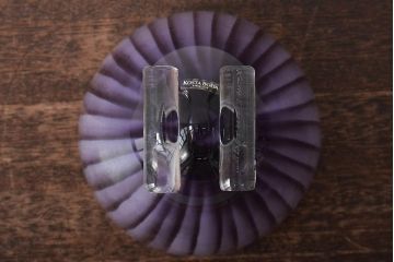 北欧　KOSTA　BODA(コスタボダ)　パープルストライプガラス　花瓶(フラワーベース、花器、紫)サイン入(R-045725)