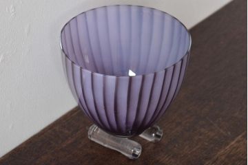 北欧　KOSTA　BODA(コスタボダ)　パープルストライプガラス　花瓶(フラワーベース、花器、紫)サイン入(R-045725)