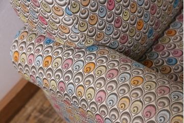 中古　日本フクラ(HUKLA)　SENCIA(センシア)　P226　個性的な柄のファブリックがお洒落な一人掛けソファ(定価約15万円)(1Pソファ、アームソファ)(R-045738)