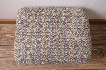 中古　日本フクラ(HUKLA)　P251　個性的な柄のファブリックがお洒落なスツール(定価約4万5千円)(オットマン)(R-045739)