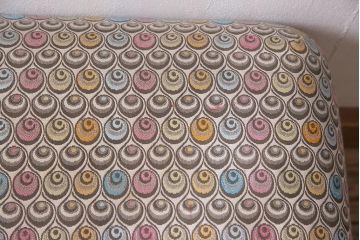 中古　日本フクラ(HUKLA)　P251　個性的な柄のファブリックがお洒落なスツール(定価約4万5千円)(オットマン)(R-045739)