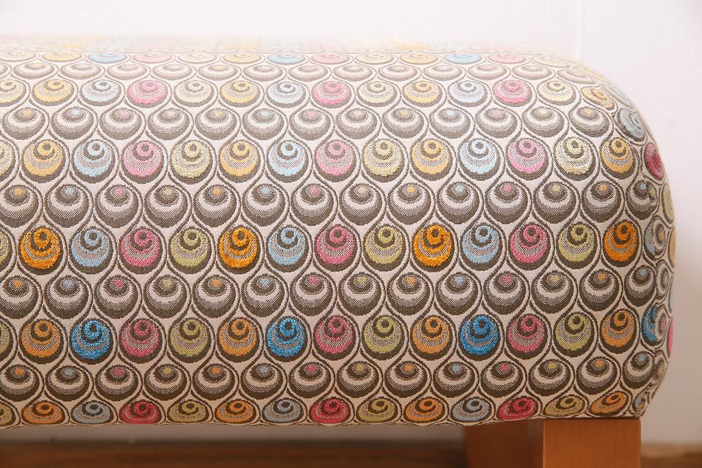 中古　日本フクラ(HUKLA)　P251　個性的な柄のファブリックがお洒落なスツール(定価約4万5千円)(オットマン)(R-045739)