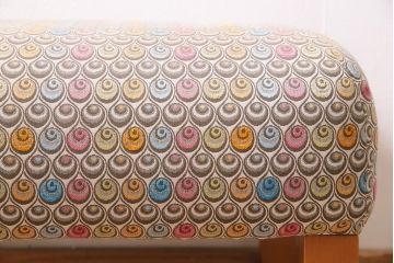 中古　日本フクラ(HUKLA)　P251　個性的な柄のファブリックがお洒落なスツール(定価約4万5千円)(オットマン)(R-045739)