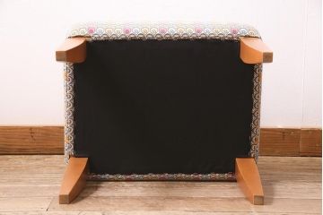 中古　日本フクラ(HUKLA)　P251　個性的な柄のファブリックがお洒落なスツール(定価約4万5千円)(オットマン)(R-045739)