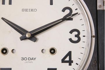 アンティーク時計　昭和中期　SEIKO(セイコー)　ゼンマイ式　カレンダー付き　30DAY　木目調の掛け時計(柱時計、振り子時計)(R-045749)