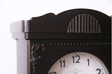 アンティーク時計　昭和中期　ゼンマイ式　林時計　レリーフがお洒落な柱時計(掛時計、振り子時計)(R-045750)