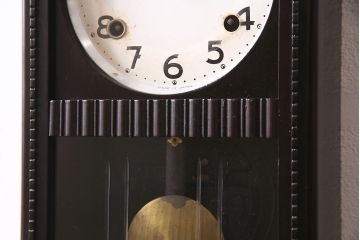 アンティーク時計　昭和中期　ゼンマイ式　林時計　レリーフがお洒落な柱時計(掛時計、振り子時計)(R-045750)