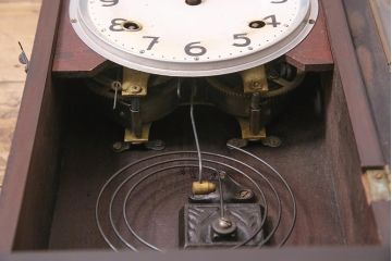 アンティーク時計　昭和中期　ゼンマイ式　林時計　レリーフがお洒落な柱時計(掛時計、振り子時計)(R-045750)