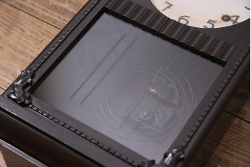 アンティーク時計　昭和中期　ゼンマイ式　林時計　レリーフがお洒落な柱時計(掛時計、振り子時計)(R-045750)