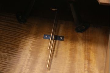 アンティーク時計　昭和中期　Meiji(明治時計社)　ゼンマイ式　レリーフがシックな掛け時計(柱時計、振り子時計)(R-045751)