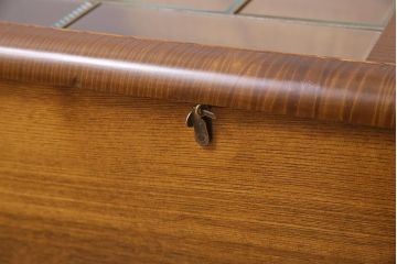 アンティーク時計　昭和中期　Meiji(明治時計社)　ゼンマイ式　レリーフがシックな掛け時計(柱時計、振り子時計)(R-045751)