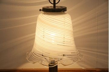 ビンテージ照明　シェードがおしゃれなスタンドライト(ナイトランプ、卓上照明)(R-045752)