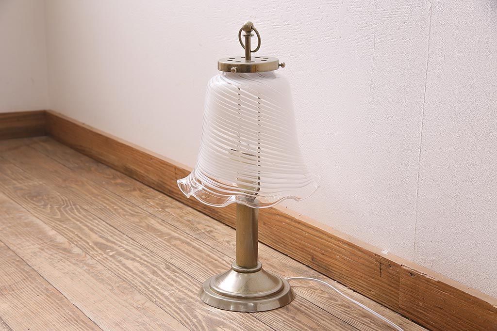 ビンテージ照明　シェードがおしゃれなスタンドライト(ナイトランプ、卓上照明)(R-045752)