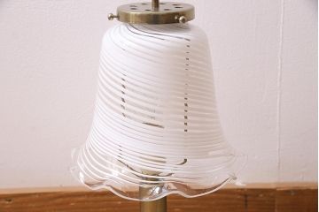 ビンテージ照明　シェードがおしゃれなスタンドライト(ナイトランプ、卓上照明)(R-045752)