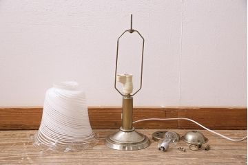 ビンテージ照明　シェードがおしゃれなスタンドライト(ナイトランプ、卓上照明)(R-045752)