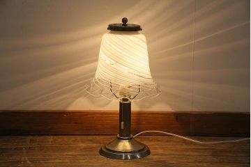 ビンテージ照明　シェードがおしゃれなスタンドライト(ナイトランプ、卓上照明)(R-045753)